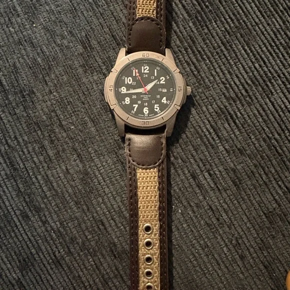 Vintage men Brown Leather Strap Watch with Black Dial needs battery - Picture 2 of 4